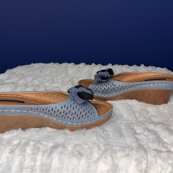 Light blue wedge sandals.  New.  Size 8. - Picture 7 of 9